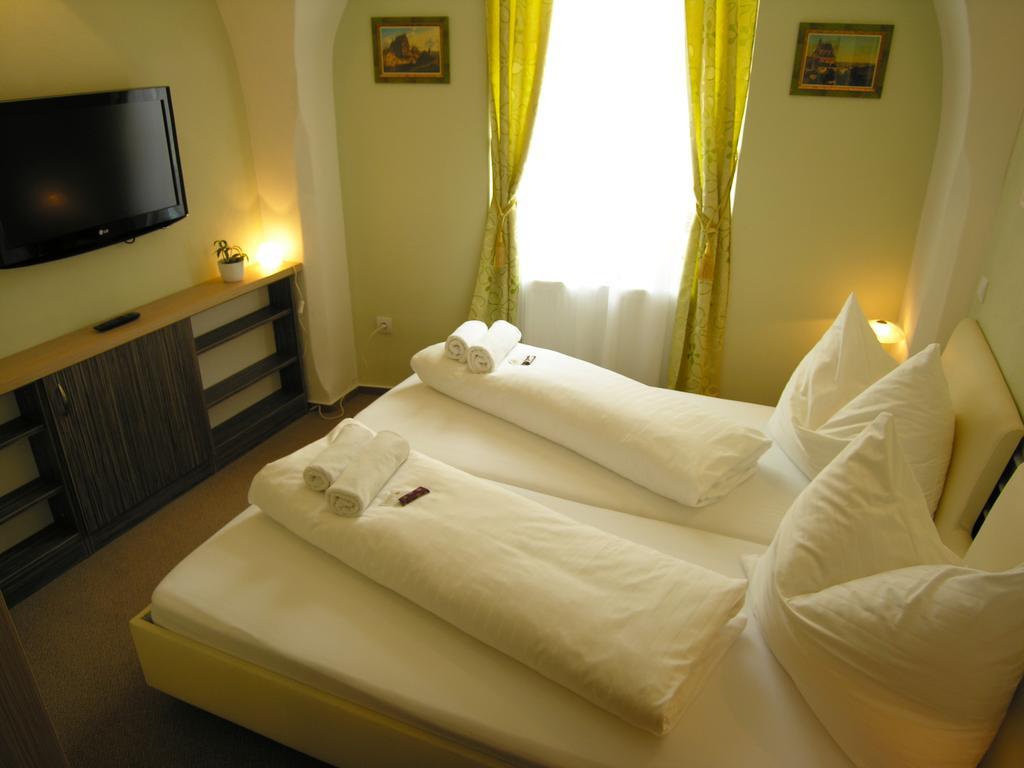 Penzion Kulisek Hotel Znojmo Room photo